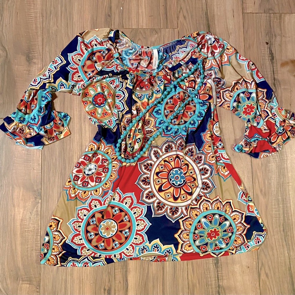 Beautiful hippie style top by cezanne!